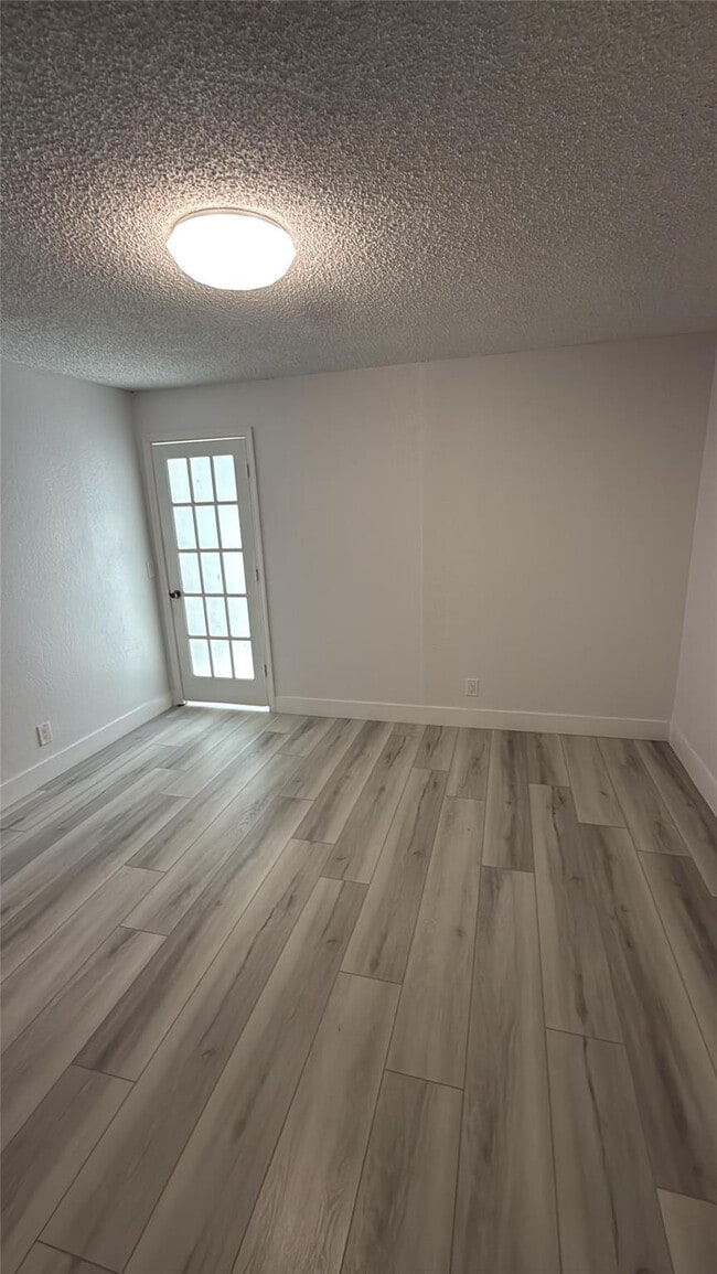 Building Photo - 3470 Pinewalk Dr N