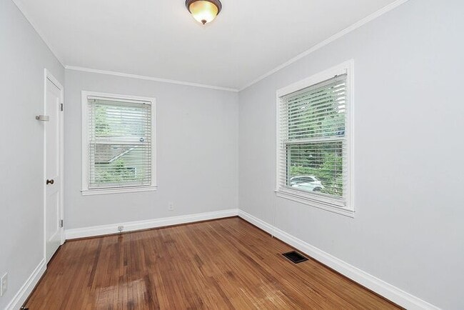 Building Photo - Charming 2BD/1BA Bungalow in Bradley Hills!