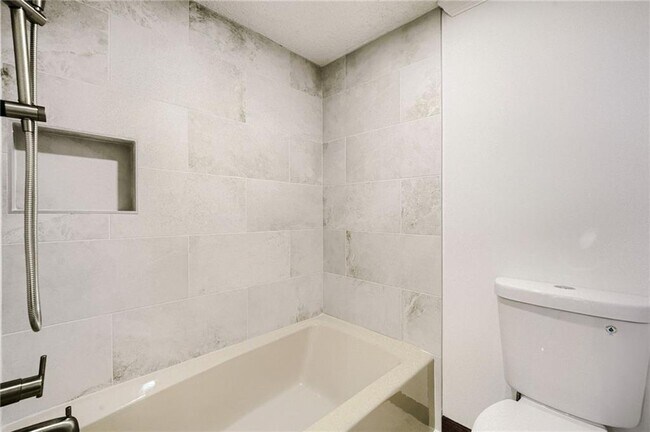 Building Photo - 570 Idlewood Dr NW