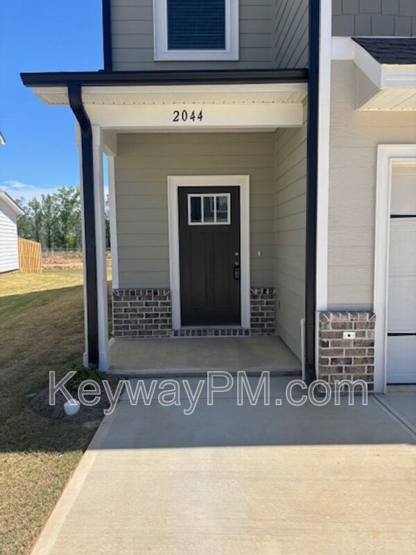 Building Photo - 2044 Denmark Ave SE