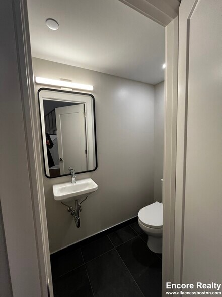 Building Photo - 390 Harvard St