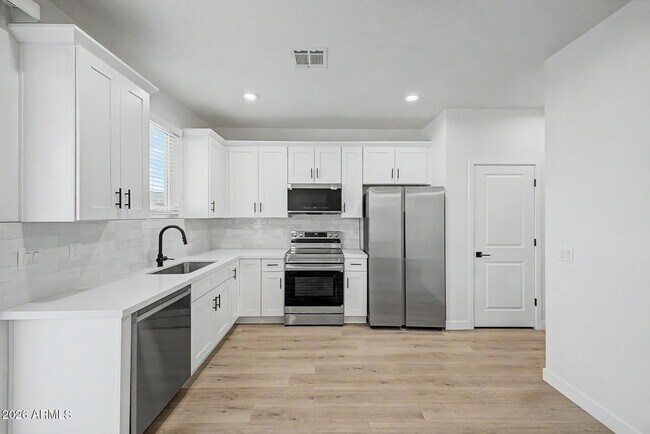 Building Photo - 141 W Latona Rd