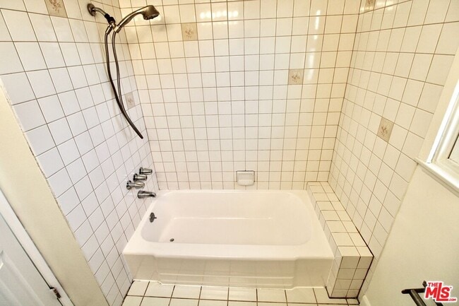 Building Photo - 7610 Kelvin Ave