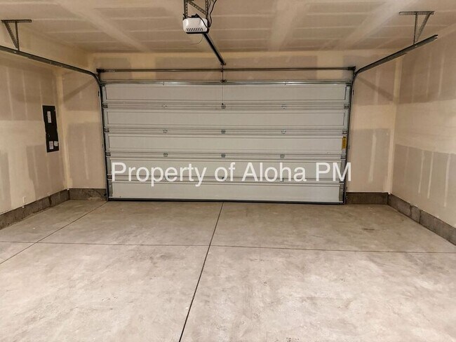 Building Photo - 366 E Presidio Ln