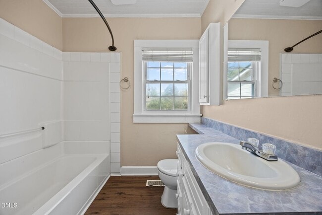 Building Photo - 302 W Main St