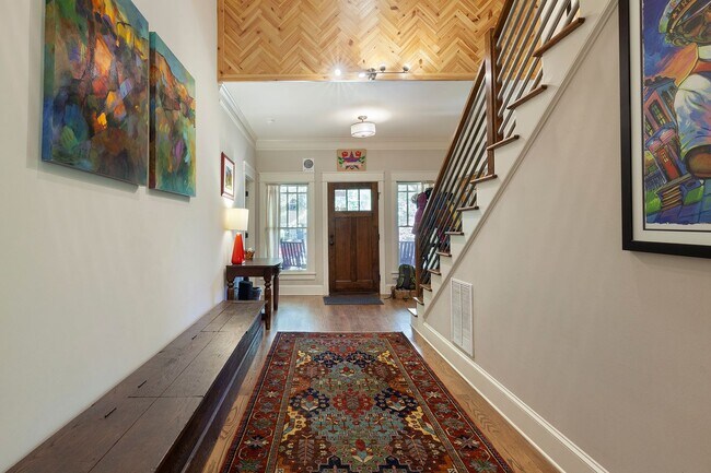 Building Photo - Beautiful 4/4 Plus Office, 4 Blocks From E...