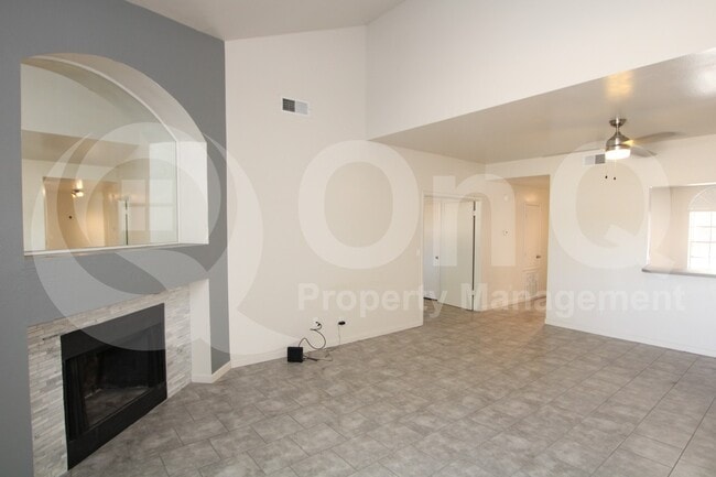 Building Photo - 930 N Mesa Dr