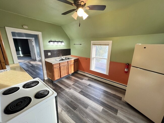 Building Photo - AVAILABLE JUNE - Billings Park Upper Duplex