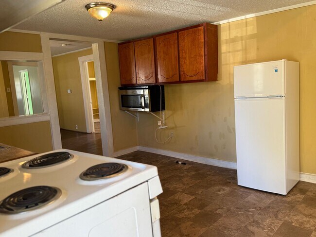 Building Photo - AMAZING LOCATION, Ranch Home Downtown Smit...