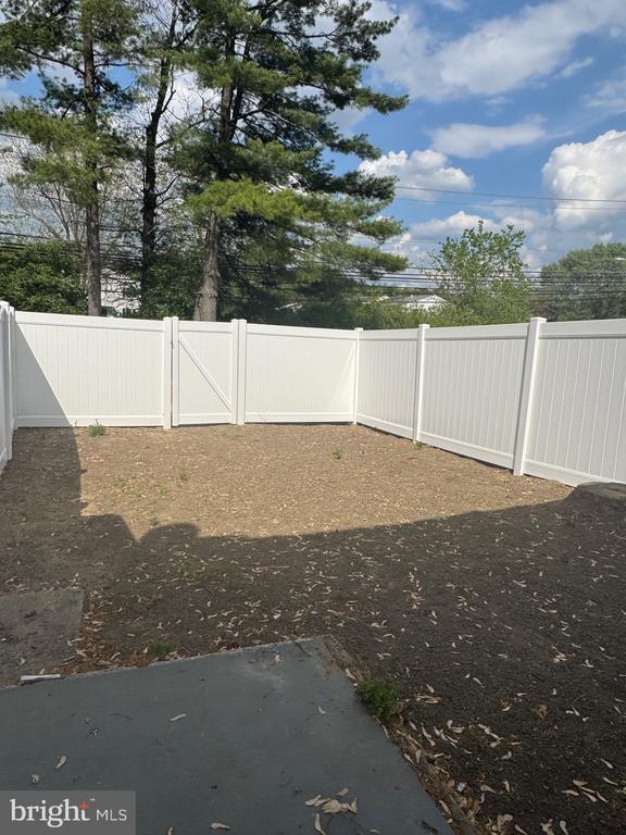 Building Photo - 28 Milstone Ct