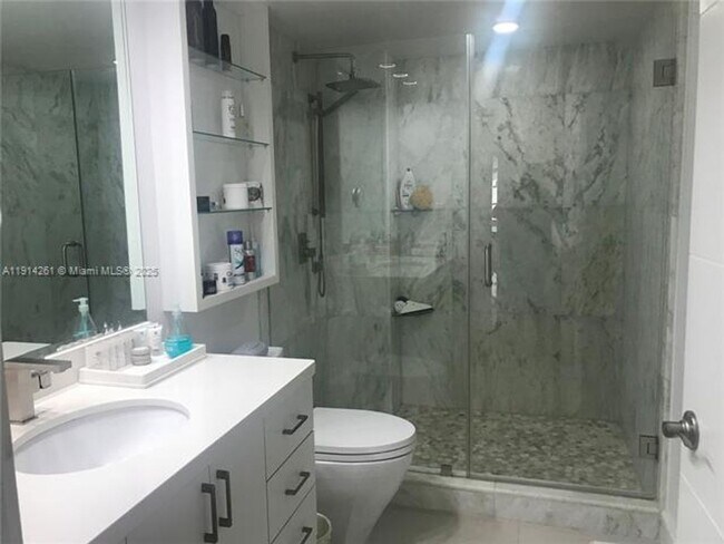 Building Photo - 2951 S Bayshore Dr