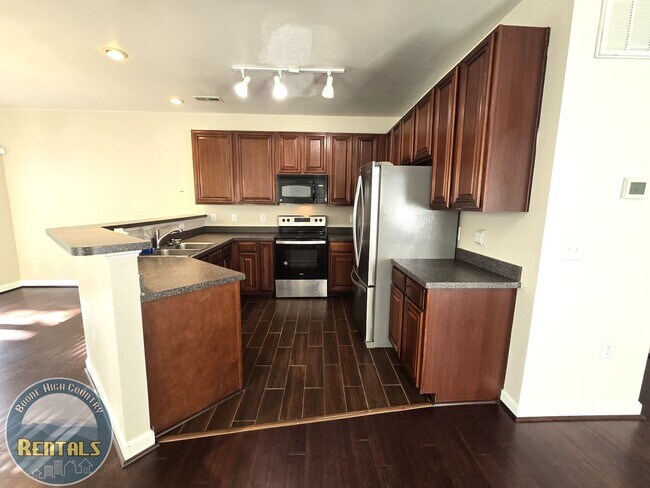 Building Photo - 194 Azor Ct