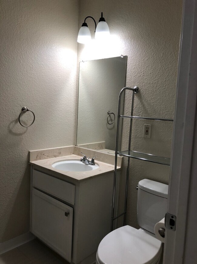 Building Photo - 850 Apricot Ave