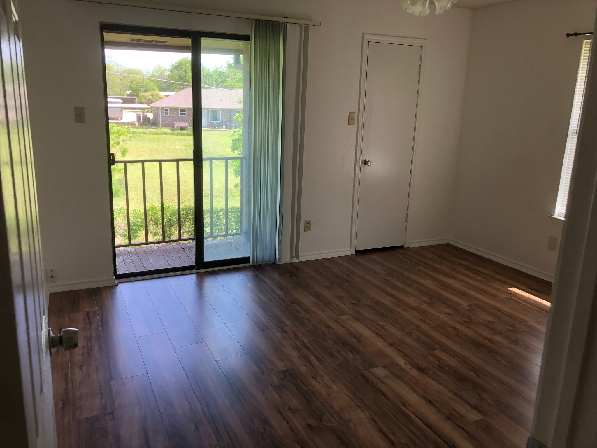 Building Photo - 313 Shady Grove Dr