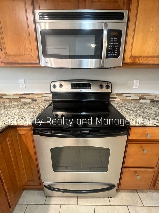 Building Photo - 4001 E 16th Ave