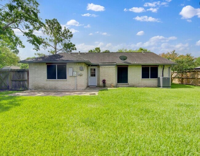 Building Photo - 5810 Wildfire St