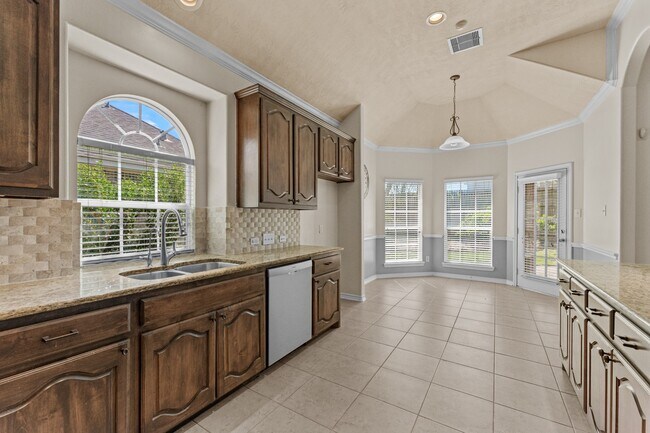 Building Photo - 20698 Oakhurst Meadows Dr
