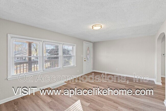 Building Photo - 2936 Stewart Ave