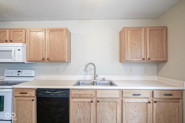 Building Photo - 10155 Holly Berry Cir