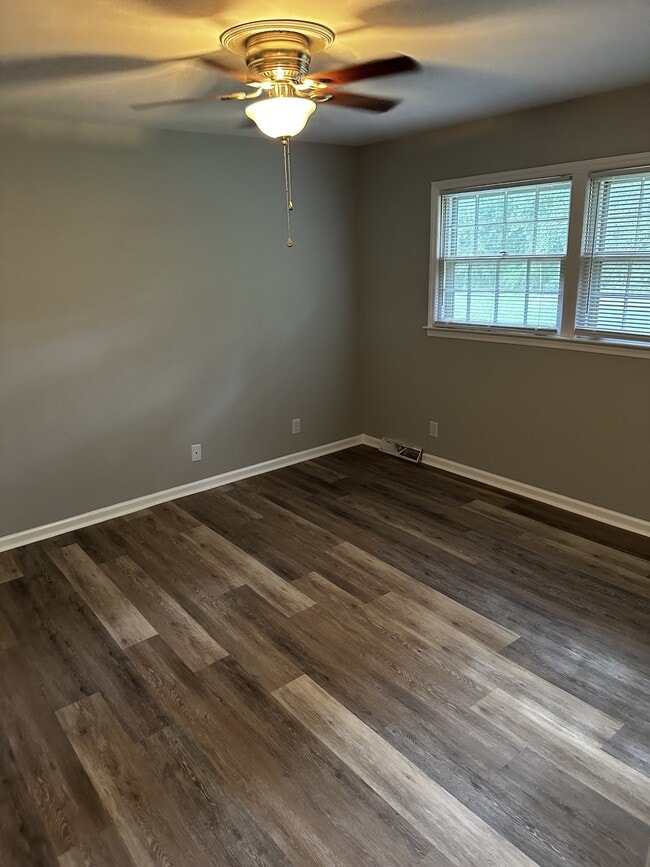 Building Photo - 1511 Huntington Dr