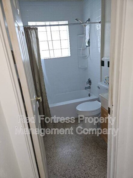 Building Photo - 1661 Manor Ave