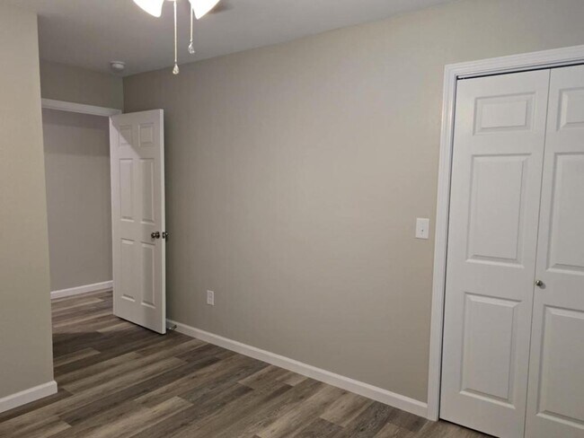 Building Photo - 4111 W 57th St