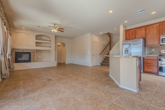Building Photo - Beautiful home, close to Walmart, Sprouts ...
