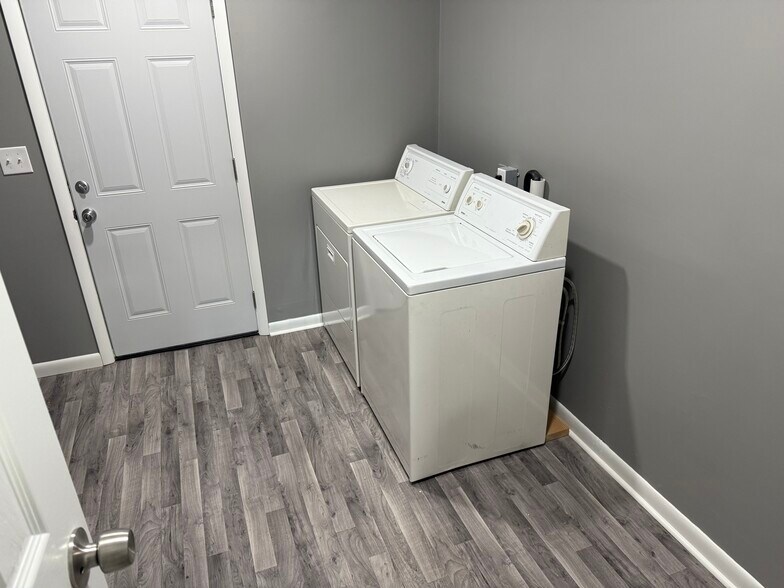 Building Photo - 2517 N Waldron St