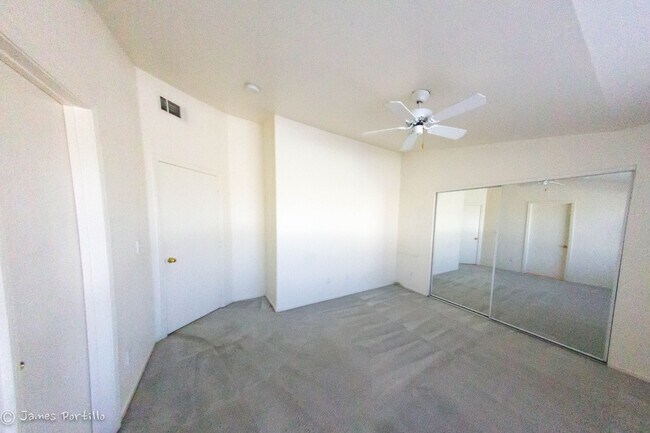 Building Photo - Summerlin area upper condo/vaulted ceiling...