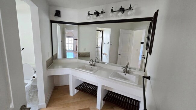 Building Photo - 211 N Cervidae Dr