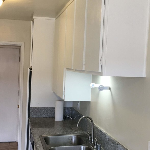Building Photo - 805 Glenway Dr