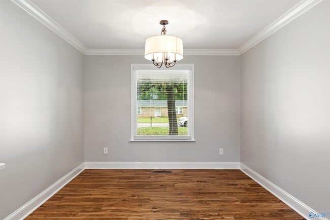 Building Photo - 2211 Cecille Dr SW