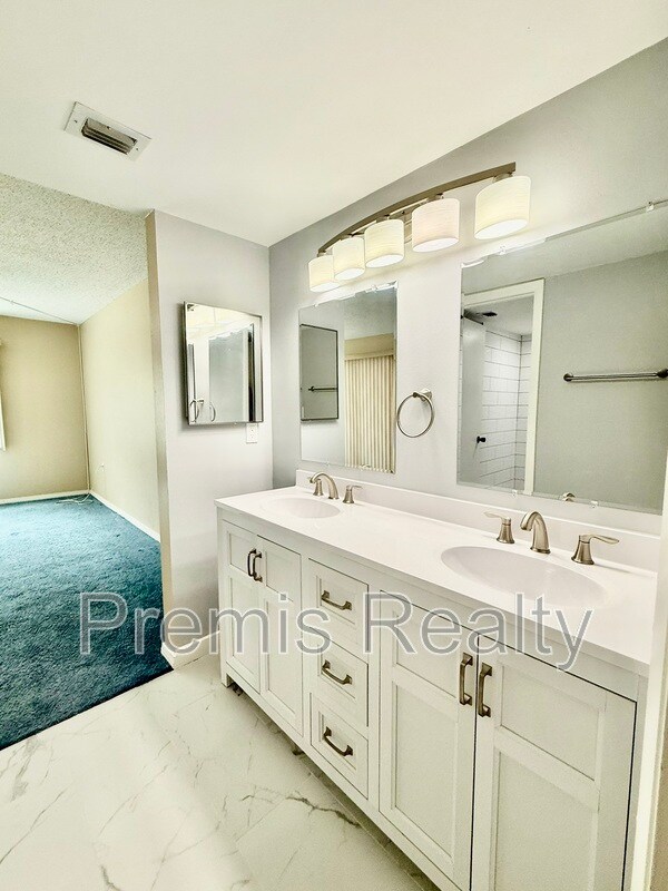 Building Photo - 2400 Winding Creek Blvd