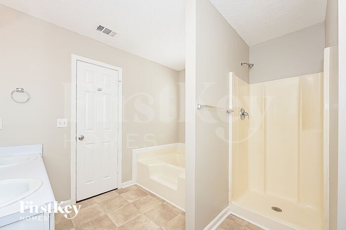 Building Photo - 2503 Brenston Dr