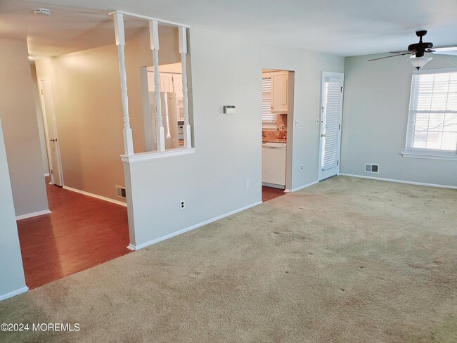 Building Photo - 912 Wellington Pl