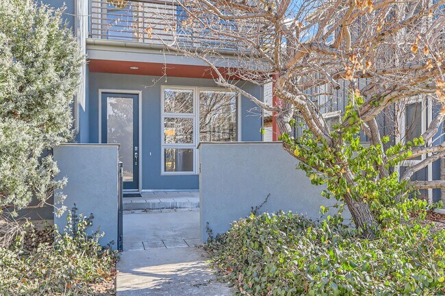 Building Photo - Modern 4-Bedroom Townhouse with Stunning Views in Boulder, CO
