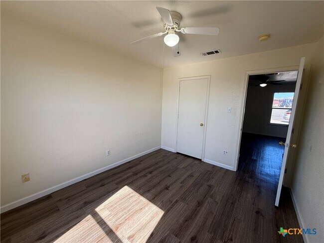 Building Photo - 5708 Greengate Dr