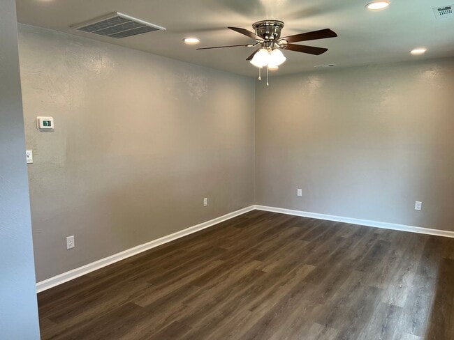 Building Photo - 3 bd, 1 bth single family Virginia Beach