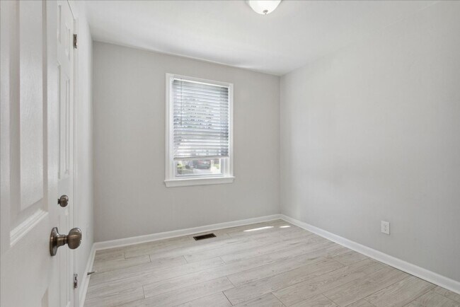 Building Photo - 3-bedroom Rancher - Hampton