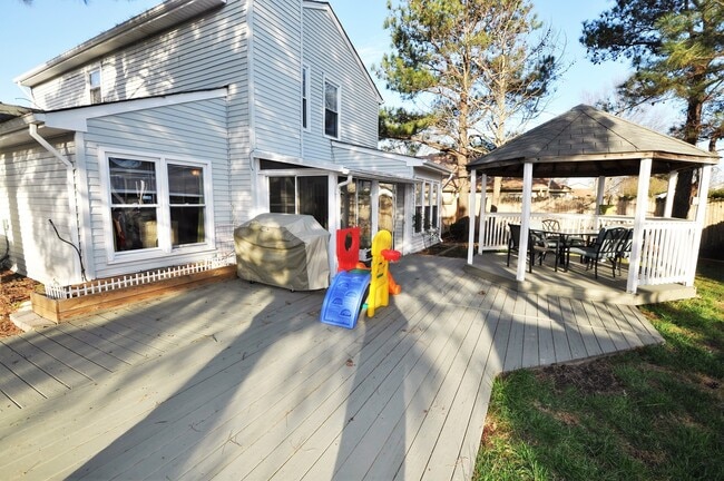 Building Photo - Landstown Lakes