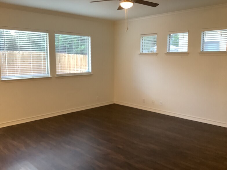 Building Photo - 1223 Cresswell Cove