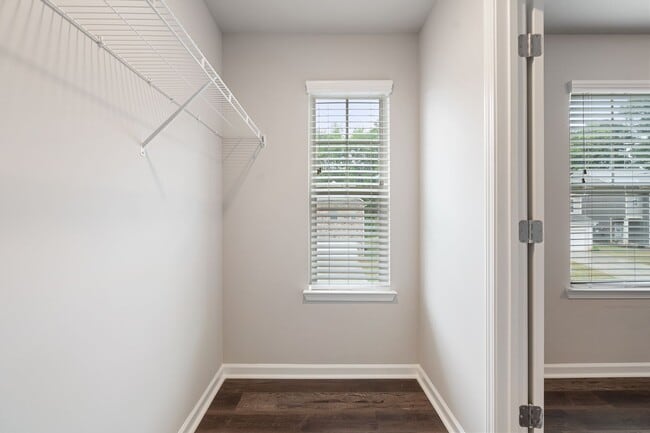 Building Photo - 4 bed / 2.5 bath in Gainesville! Retreat at Chicopee