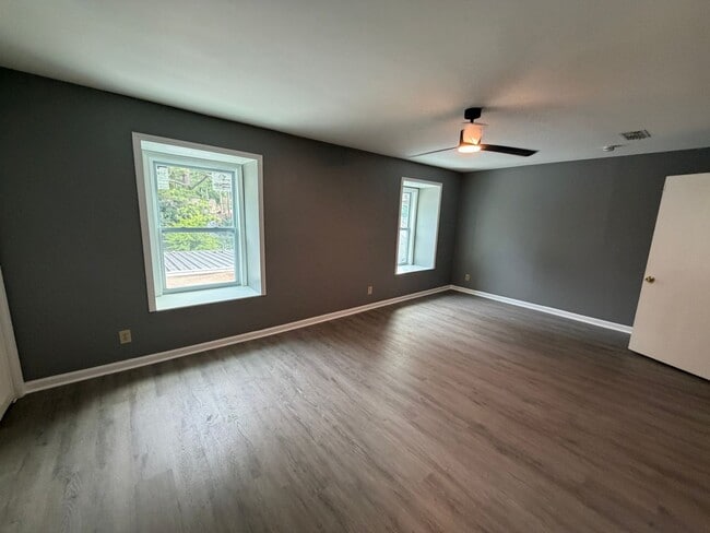 Building Photo - 6074 Little Ln