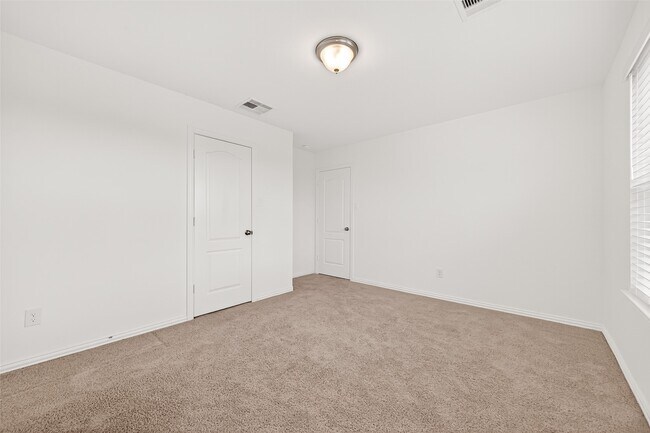 Building Photo - 8114 Royal Palm Ct
