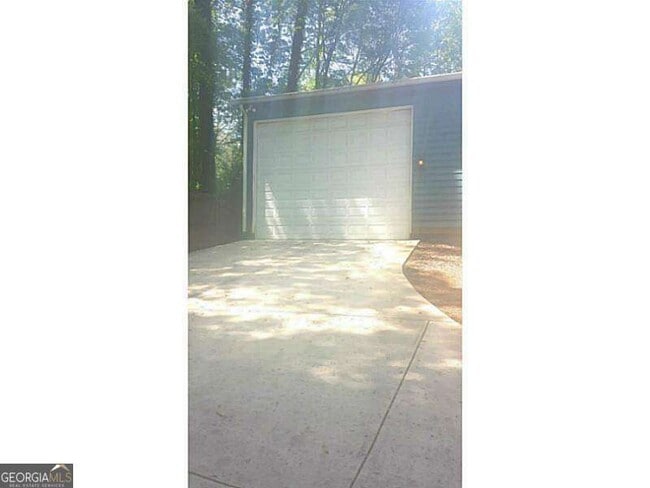 Building Photo - 2076 Panola Rd