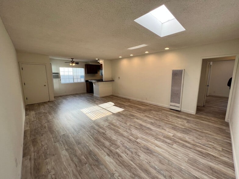 Building Photo - 12727 Matteson Ave