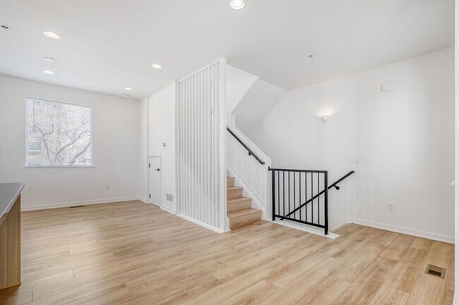 Building Photo - 3101 W 47th Ave