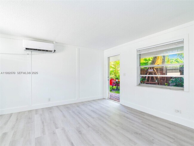 Building Photo - 2020 Miami Rd