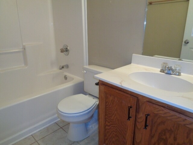 Building Photo - 1006 Hendricks Ct