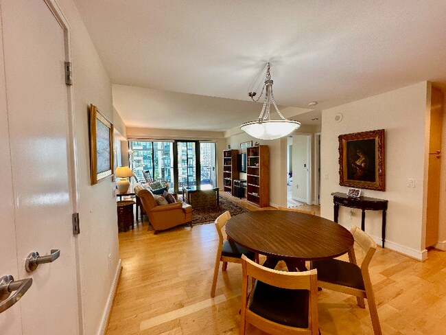 Building Photo - 654 Front St